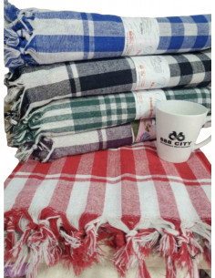 Karirani stolnjak  150 x 150